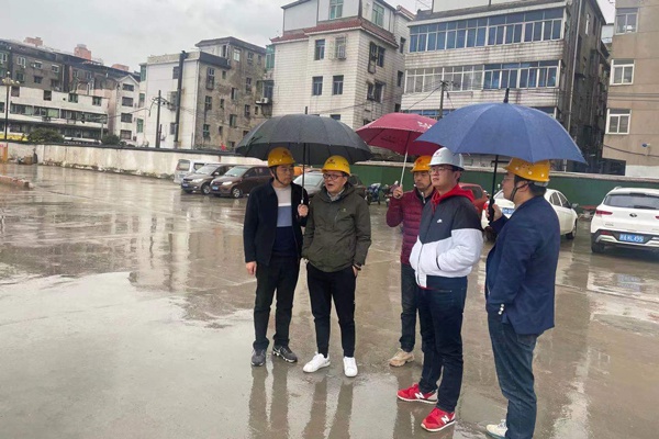南昌市政公用集團(tuán)領(lǐng)導(dǎo)蒞臨桃花南路安置房項目指導(dǎo)工作600400P1.jpg