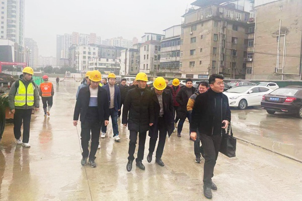 南昌市住建局專家蒞臨桃花南路安置房項(xiàng)目開展考核評價(jià)工作600400P1.jpg