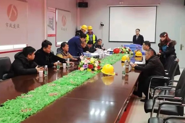南昌市住建局專家蒞臨桃花南路安置房項(xiàng)目開展考核評價(jià)工作600400P3.jpg