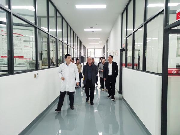 青云譜區(qū)政協(xié)黨組副書記陳忠良南昌市政建設集團轉作風優(yōu)環(huán)境陽光驛道走訪6002.jpg