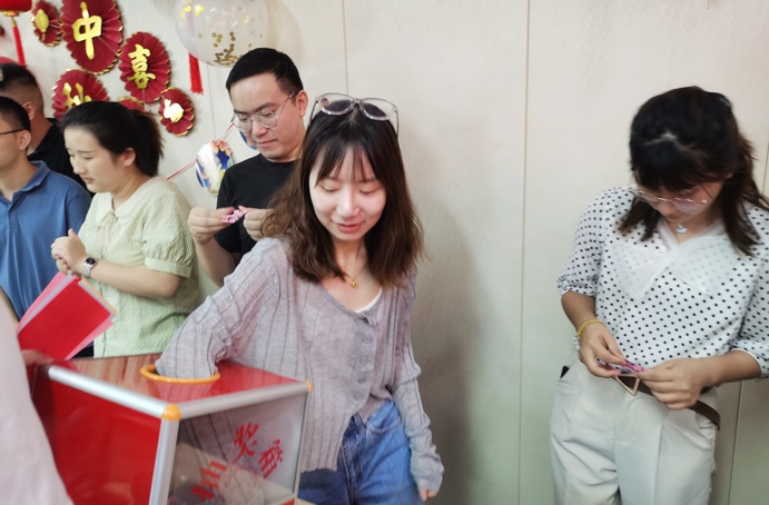 共青團(tuán)南昌市政建設(shè)集團(tuán)有限公司委員會(huì)舉辦了“承傳統(tǒng)文化，享團(tuán)圓美滿(mǎn)”中秋主題活動(dòng)6913.jpg