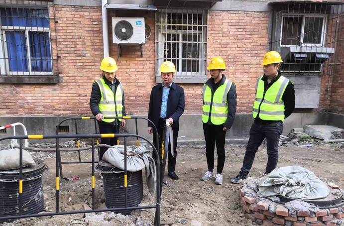 南昌市政建設集團黎德義前往青山湖老舊小區(qū)改造項目檢查指導691.jpg