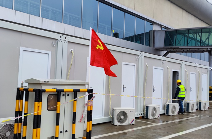 南昌市政建設(shè)集團(tuán)黨旗在項(xiàng)目一線(xiàn)高高飄揚(yáng)6911.jpg