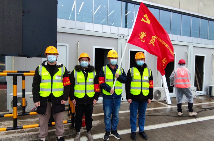 南昌市政建設(shè)集團(tuán)黨旗在項(xiàng)目一線(xiàn)高高飄揚(yáng)6912.jpg