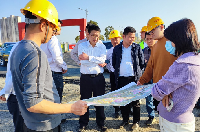 市政公用集團(tuán)劉順保到朱橋東路項(xiàng)目、昌東三路項(xiàng)目、秦坊安置房項(xiàng)目調(diào)研