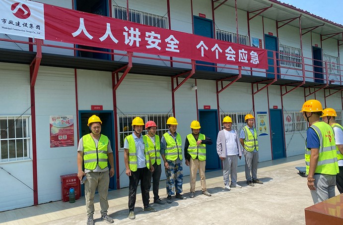 南昌市政建設(shè)集團(tuán)各項目組織開展形式多樣的安全生產(chǎn)應(yīng)急演練