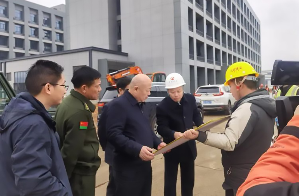 新建區(qū)人大常委會黨組書記、主任錢和平來到市政綠色建材科技產(chǎn)業(yè)園項目調(diào)研